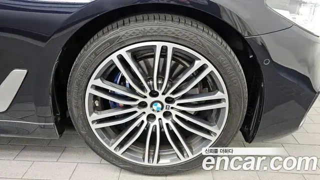 BMW 5 Series 2020 — Photo 9/20