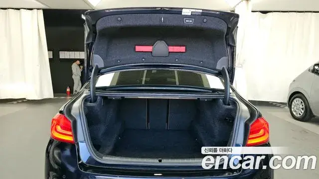 BMW 5 Series 2020 — Photo 12/20