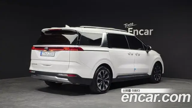 Kia Carnival 2020 — ფოტო 13/20