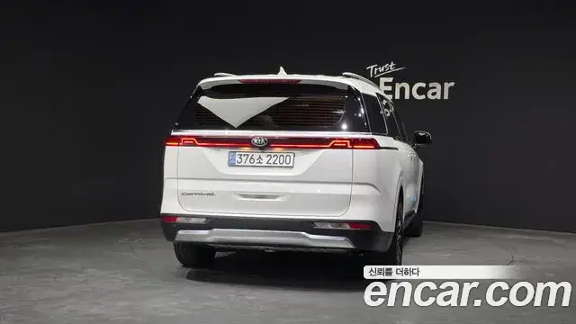 Kia Carnival 2020 — ფოტო 14/20