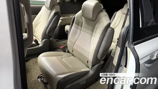 Kia Carnival 2020 — ფოტო 19/20