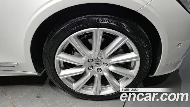 Volvo S90 2019 — Photo 19/20