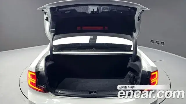 Volvo S90 2019 — Photo 2/20
