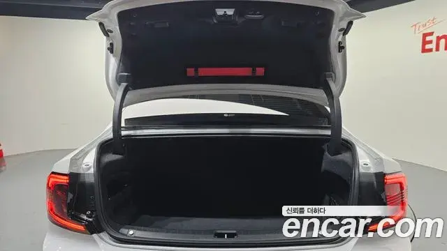 Volvo S90 2021 — ფოტო 18/20