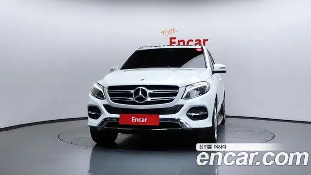 Mercedes-Benz GLE-Class 2018 — ფოტო 9/20