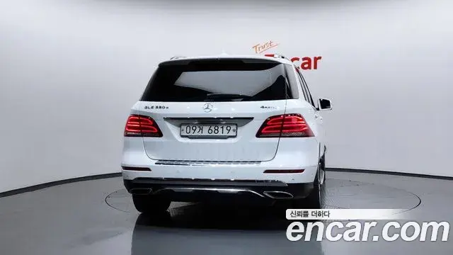 Mercedes-Benz GLE-Class 2018 — ფოტო 1/20