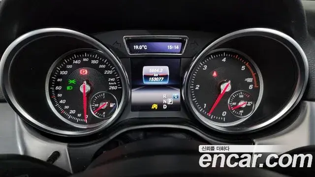 Mercedes-Benz GLE-Class 2018 — ფოტო 16/20