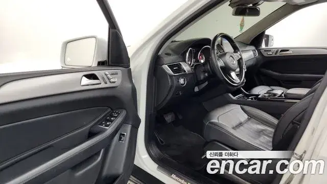 Mercedes-Benz GLE-Class 2018 — ფოტო 14/20