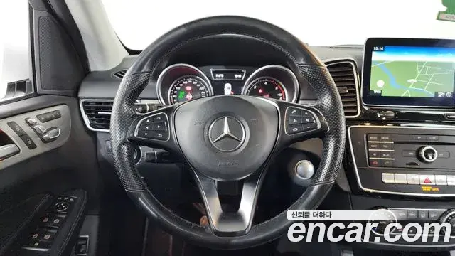 Mercedes-Benz GLE-Class 2018 — ფოტო 19/20