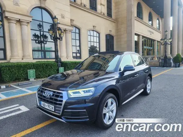 Audi Q5 2020 — Photo 1/20
