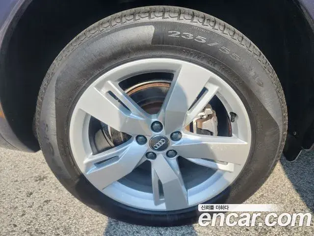 Audi Q5 2020 — Photo 9/20