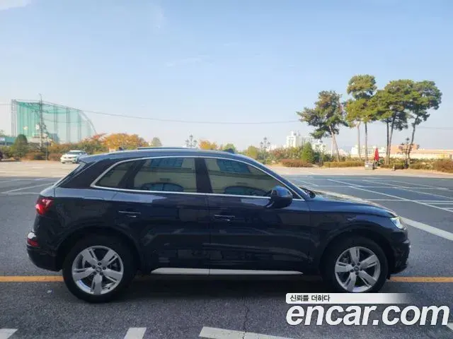 Audi Q5 2020 — Photo 8/20