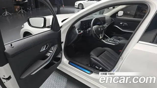 BMW 3 Series 2023 — ფოტო 17/20