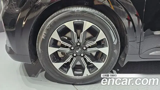 Kia Carnival 2021 — Фото 4/20