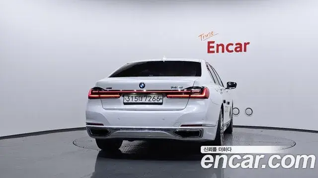 BMW 7 Series 2020 — ფოტო 8/20