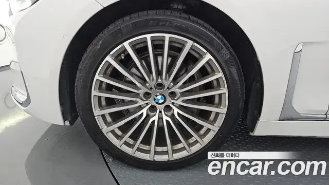 BMW 7 Series 2020 — ფოტო 15/20