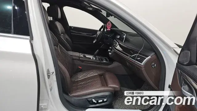 BMW 7 Series 2020 — ფოტო 19/20