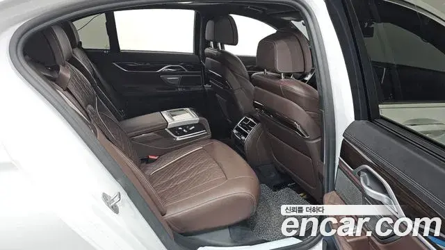 BMW 7 Series 2020 — ფოტო 7/20