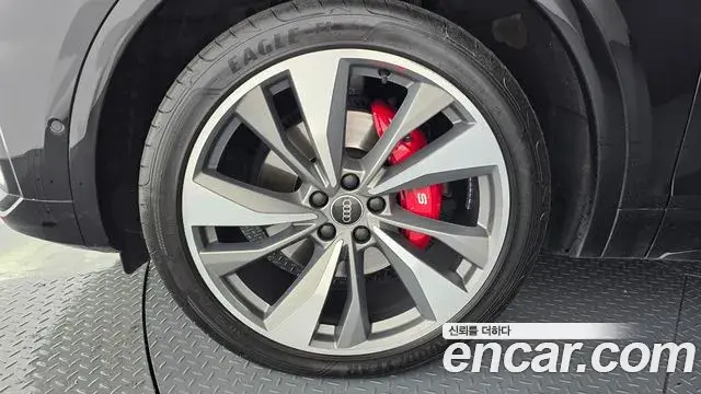 Audi SQ5 2022 — Şəkil 13/20