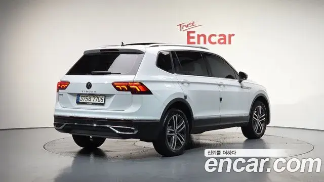 Volkswagen Tiguan Allspace 2023 — Photo 3/20