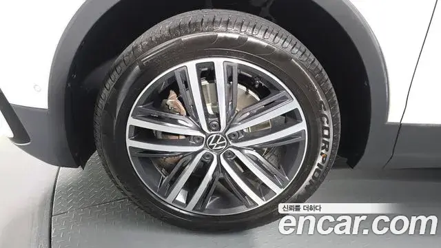 Volkswagen Tiguan Allspace 2023 — Photo 14/20