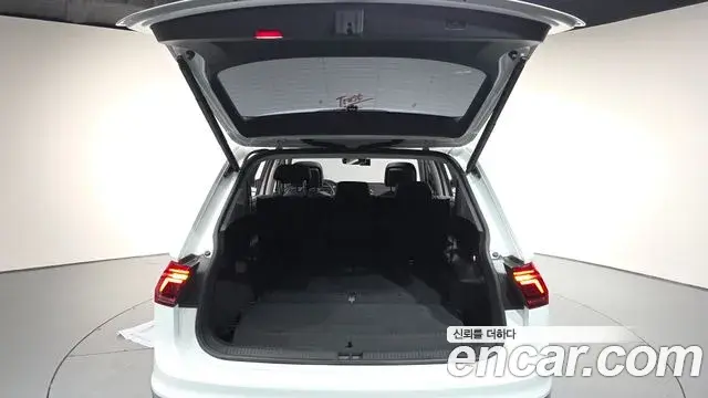 Volkswagen Tiguan Allspace 2023 — Photo 12/20
