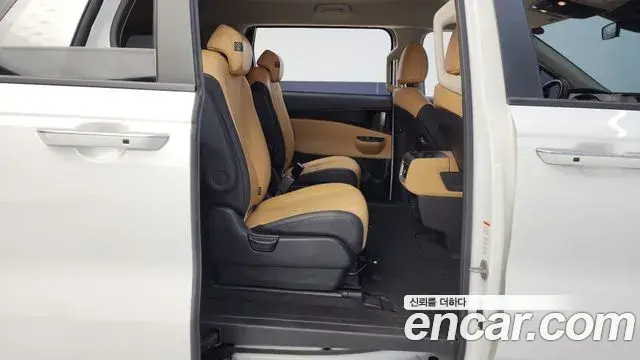 Kia Carnival 2022 — Şəkil 15/20