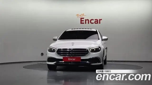 Mercedes-Benz E-Class 2021 — Photo 13/19