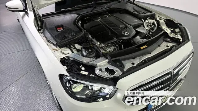 Mercedes-Benz E-Class 2021 — Photo 19/19
