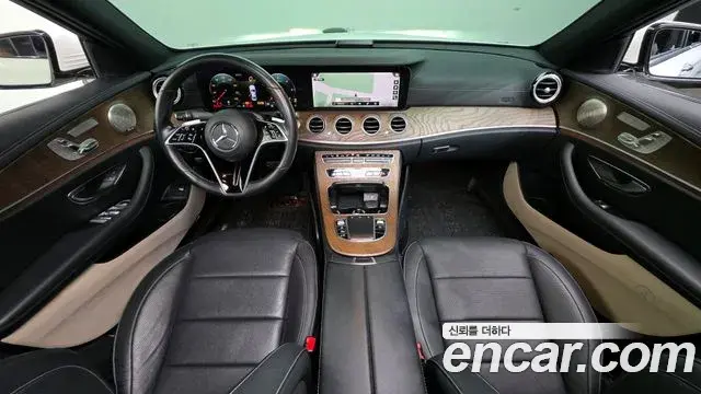 Mercedes-Benz E-Class 2021 — Photo 8/19