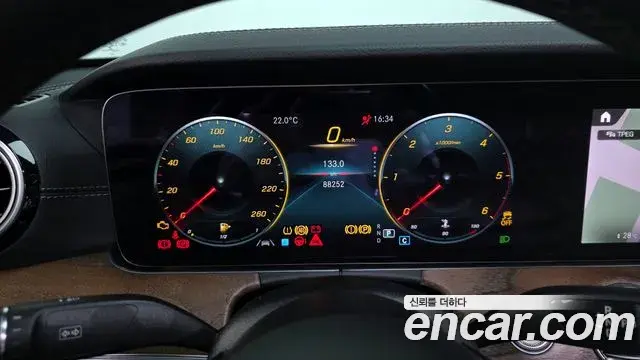 Mercedes-Benz E-Class 2021 — Photo 14/19