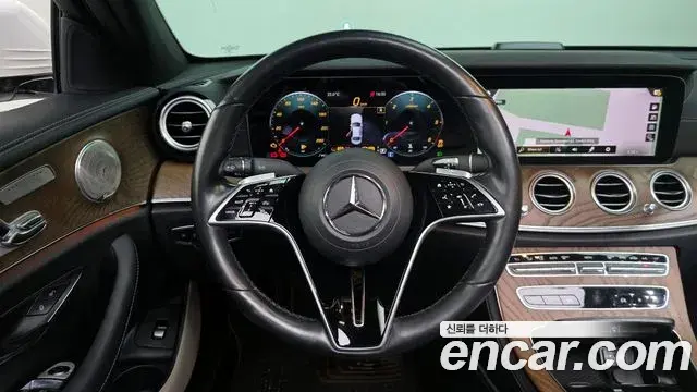 Mercedes-Benz E-Class 2021 — Photo 1/19