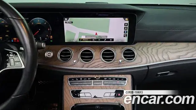 Mercedes-Benz E-Class 2021 — Photo 4/19