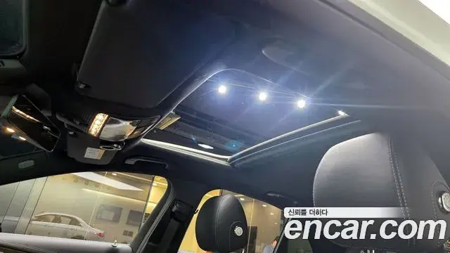 Mercedes-Benz E-Class 2021 — Photo 11/19