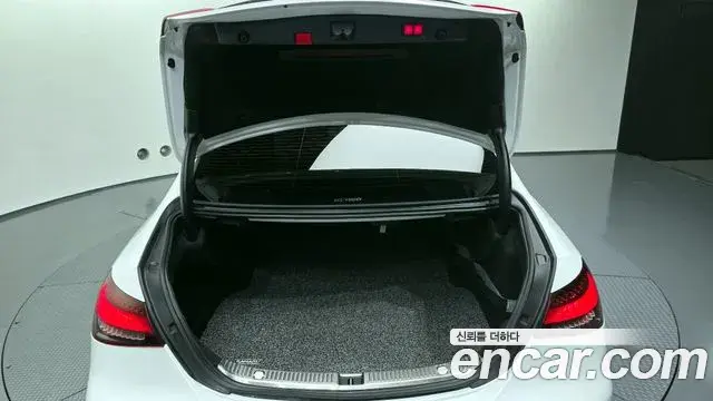 Mercedes-Benz E-Class 2021 — Photo 16/19