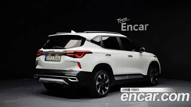 Kia Seltos 2022 — Фото 1/20