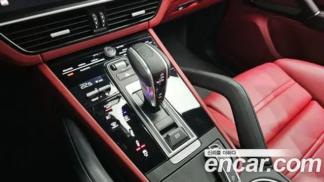 Porsche Cayenne 2023 — ფოტო 17/20