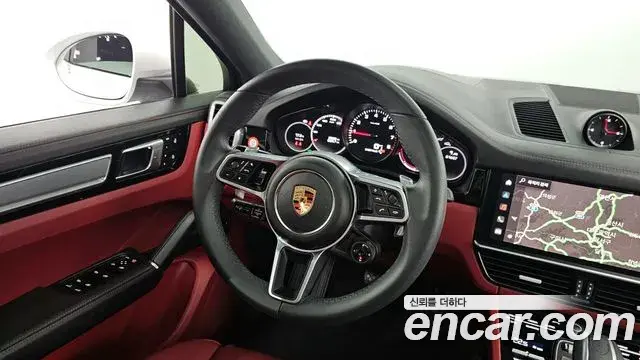 Porsche Cayenne 2023 — ფოტო 13/20