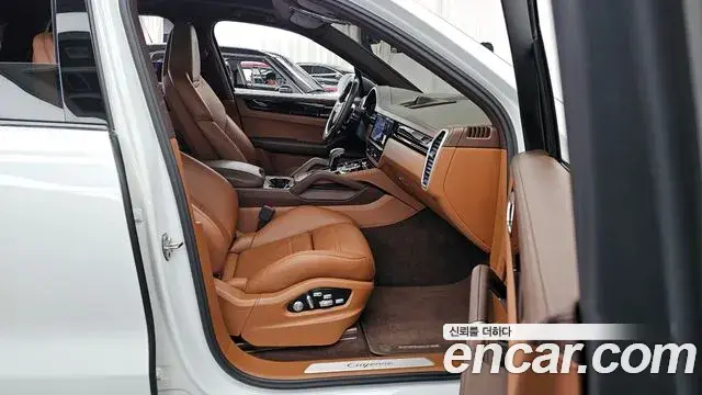 Porsche Cayenne 2020 — Фото 11/20