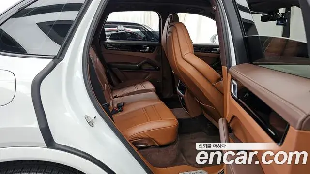 Porsche Cayenne 2020 — Фото 12/20