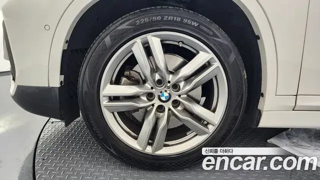 BMW X1 2022 — Şəkil 16/20