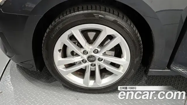 Audi A3 2023 — Photo 2/20