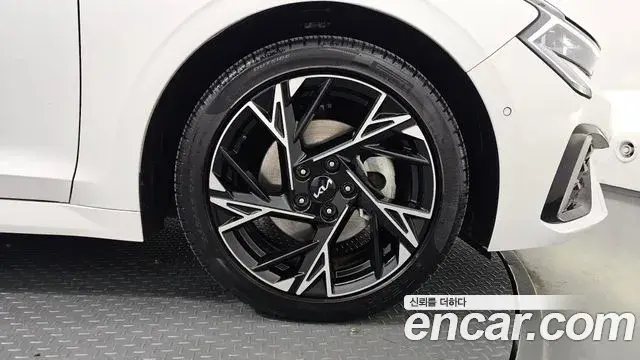 Kia K5 2025 — Photo 3/20