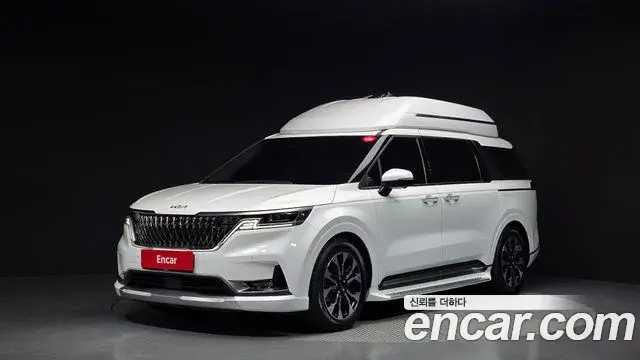 Kia Carnival 2023 — ფოტო 8/20