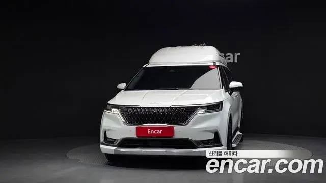 Kia Carnival 2023 — ფოტო 18/20