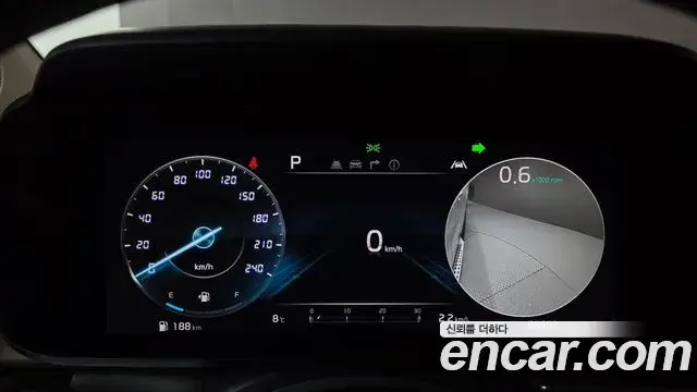 Kia Carnival 2023 — ფოტო 15/20
