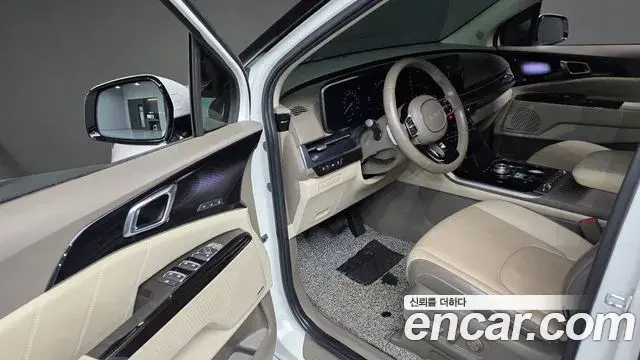 Kia Carnival 2023 — ფოტო 7/20