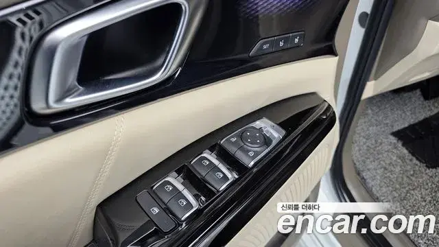 Kia Carnival 2023 — ფოტო 5/20
