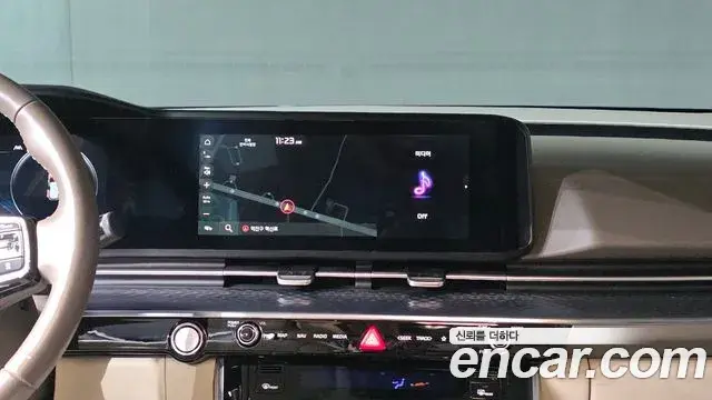 Kia Carnival 2023 — ფოტო 16/20