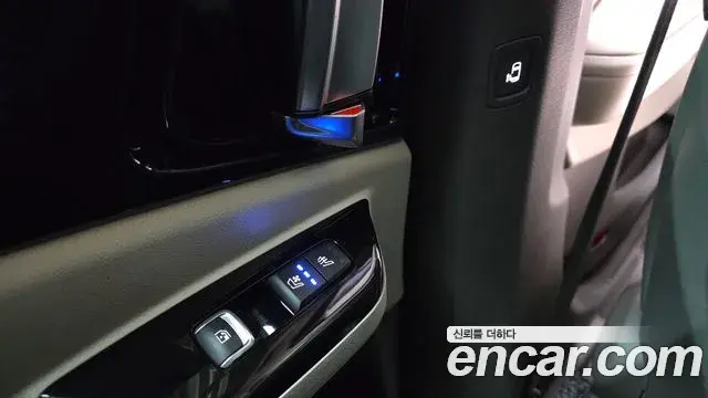 Kia Carnival 2023 — ფოტო 11/20